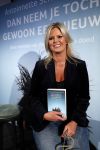 Amsterdam 23 oktober 2018
Boekpresentatie van Antoinette Scheulderman in de soho House . Eva Jinek overhandigt haar het eerste boek.