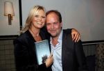 Amsterdam 23 oktober 2018
Boekpresentatie van Antoinette Scheulderman in de soho House . Eva Jinek overhandigt haar het eerste boek. 
Antoinette Scheulderman met partner Michiel v Egmond