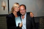 Amsterdam 23 oktober 2018
Boekpresentatie van Antoinette Scheulderman in de soho House . Eva Jinek overhandigt haar het eerste boek. Antoinette met partner Michiel v Egmond
