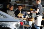 Amsterdam 3 november 2018
Atilay Uslu met zijn vrouw op terras.