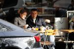 Amsterdam 3 november 2018
Atilay Uslu met zijn vrouw op terras.