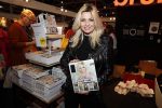 Utrecht 31 oktober 2018
Bobbi Eden en haar man Mark Laurenz met haar nieuwe boek in de jaarbeurs.