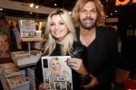 Utrecht 31 oktober 2018
Bobbi Eden en haar man Mark Laurenz met haar nieuwe boek in de jaarbeurs.