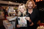 Utrecht 31 oktober 2018
Bobbi Eden en haar man Mark Laurenz met haar nieuwe boek in de jaarbeurs.