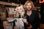 Utrecht 31 oktober 2018
Bobbi Eden en haar man Mark Laurenz met haar nieuwe boek in de jaarbeurs.