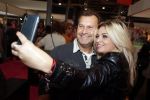 Utrecht 31 oktober 2018
Bobbi Eden en haar man Mark Laurenz met haar nieuwe boek in de jaarbeurs.
