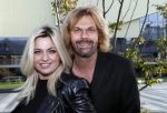 Utrecht 31 oktober 2018
Bobbi Eden en haar man Mark Laurenz met haar nieuwe boek in de jaarbeurs.