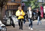 Amsterdam 24 oktober 2018
Caroline Tensen met een vriendin op een scooter in Amsterdam zuid.