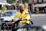 Amsterdam 24 oktober 2018
Caroline Tensen met een vriendin op een scooter in Amsterdam zuid.