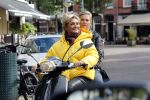 Amsterdam 24 oktober 2018
Caroline Tensen met een vriendin op een scooter in Amsterdam zuid.