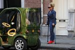 Amsterdam 16 oktober 2018
Connie Witteman doet boodschappen met haar dochter Constanza Breukhoven in haar Connieâ€™s Creative car concept.