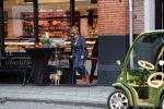 Amsterdam 16 oktober 2018
Connie Witteman doet boodschappen met haar dochter Constanza Breukhoven in haar Connieâ€™s Creative car concept.