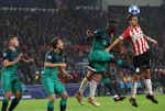 Eindhoven, 24 Oktober 2018 PSV-Tottemham Hotspur.
Duel in de voorronde Champions League, eindstand 2-2.
Daniel Schwaab en Davinson Sanchez