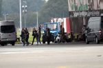 Schiphol Oost 4 oktober 2018
Vrienden van Johnny de Mol en zijn vrouw Anouk vertrekken vanaf schiphol oost met een prive vliegtuig naar Portugal. Aanwezig oa Willek Alberti  , broer Kaj Lerby met gezin Dinand en Lucy Woesthoff John Ewbank en Kelly Weekers Katja Schuurman en Freek v Noordwijk Tony Berk manager Carlijn de Vries met man Nikkie Plessen en Linda de Mol met Jeroen Rietbergen en kinderen Noah en Julian.