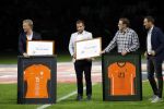 Amsterdam 13 oktober 2018
Nederland - Duitsland in de Johan Cruijff arens . eindstand 3-0
Na de Wedstrijd werden Dirk Kuyt en Rafael v d Vaart  gehuldigd. Dirk had zijn vrouw Gertrude en kinderen meegenomen. Rafael had zijn vriendin Estavan Polman en zijn kinderen Damian en Jesslynn meegenomen . Ook zijn ouders en schoonouders waren erbij.