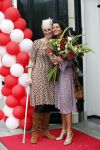 Den Haag 14 oktober 2018
Premiere Woezel en pip in koninklijke schouwburg Den haag. Ellen Evers op krukken