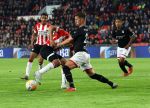 Eindhoven, 20 Oktober 2018 Kompetitiewedstrijd PSV-SC Emmen, eindstand 6-0 Seizoen 2018-2019
Erick Gutierrez in duel met Glenn Bijl