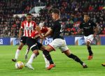 Eindhoven, 20 Oktober 2018 Kompetitiewedstrijd PSV-SC Emmen, eindstand 6-0 Seizoen 2018-2019
Erick Gutierrez in duel met Glenn Bijl
