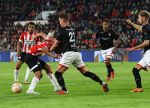 Eindhoven, 20 Oktober 2018 Kompetitiewedstrijd PSV-SC Emmen, eindstand 6-0 Seizoen 2018-2019
Erick Gutierrez in duel met Glenn Bijl