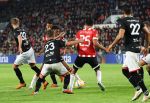 Eindhoven, 20 Oktober 2018 Kompetitiewedstrijd PSV-SC Emmen, eindstand 6-0 Seizoen 2018-2019
Erick Gutierrez in duel met Glenn Bijl