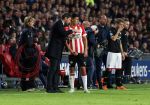 Eindhoven, 20 Oktober 2018 Kompetitiewedstrijd PSV-SC Emmen, eindstand 6-0 Seizoen 2018-2019
Erick Gutierrez wordt geinstrueerd door Mark v Bommel