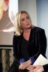 Amsterdam 23 oktober 2018
Boekpresentatie van Antoinette Scheulderman in de soho House . Eva Jinek overhandigt haar het eerste boek.