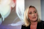 Amsterdam 23 oktober 2018
Boekpresentatie van Antoinette Scheulderman in de soho House . Eva Jinek overhandigt haar het eerste boek.