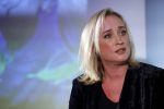 Amsterdam 23 oktober 2018
Boekpresentatie van Antoinette Scheulderman in de soho House . Eva Jinek overhandigt haar het eerste boek.