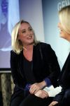 Amsterdam 23 oktober 2018
Boekpresentatie van Antoinette Scheulderman in de soho House . Eva Jinek overhandigt haar het eerste boek.