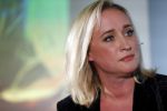 Amsterdam 23 oktober 2018
Boekpresentatie van Antoinette Scheulderman in de soho House . Eva Jinek overhandigt haar het eerste boek.