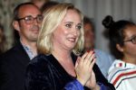 Amsterdam 23 oktober 2018
Boekpresentatie van Antoinette Scheulderman in de soho House . Eva Jinek overhandigt haar het eerste boek.
