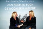 Amsterdam 23 oktober 2018
Boekpresentatie van Antoinette Scheulderman in de soho House . Eva Jinek overhandigt haar het eerste boek.