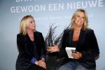 Amsterdam 23 oktober 2018
Boekpresentatie van Antoinette Scheulderman in de soho House . Eva Jinek overhandigt haar het eerste boek.