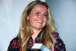 Amsterdam 23 oktober 2018
Boekpresentatie van Antoinette Scheulderman in de soho House . Eva Jinek overhandigt haar het eerste boek. Fatima Moreira de Melo