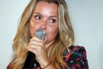 Amsterdam 23 oktober 2018
Boekpresentatie van Antoinette Scheulderman in de soho House . Eva Jinek overhandigt haar het eerste boek. Fatima Moreira de Melo