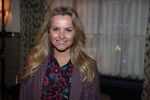 Amsterdam 23 oktober 2018
Boekpresentatie van Antoinette Scheulderman in de soho House . Eva Jinek overhandigt haar het eerste boek. Fatima Moreira de Melo