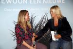 Amsterdam 23 oktober 2018
Boekpresentatie van Antoinette Scheulderman in de soho House . Eva Jinek overhandigt haar het eerste boek. Fatima Moreira de Melo