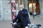 Amsterdam 16 oktober 2018
Felix Rottenberg bellend op de fiets.
