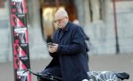Amsterdam 16 oktober 2018
Felix Rottenberg bellend op de fiets.
