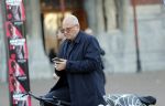 Amsterdam 16 oktober 2018
Felix Rottenberg bellend op de fiets.