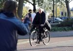 Amsterdam 16 oktober 2018
Felix Rottenberg bellend op de fiets.