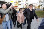 Amsterdam 6 november 2018
Advocaat Gert-Jan Knoops arriveert samen met Frank Masmeijer en zijn vrouw Carry Knoops bij de rechtbank in Amsterdam. De rechtbank in Amsterdam behandelt dinsdag de uitleveringszaak tegen de voormalig-tv-presentator.