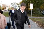 Amsterdam 6 november 2018
Advocaat Gert-Jan Knoops arriveert samen met Frank Masmeijer en zijn vrouw Carry Knoops bij de rechtbank in Amsterdam. De rechtbank in Amsterdam behandelt dinsdag de uitleveringszaak tegen de voormalig-tv-presentator.
