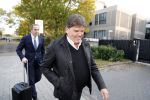 Amsterdam 6 november 2018
Advocaat Gert-Jan Knoops arriveert samen met Frank Masmeijer en zijn vrouw Carry Knoops bij de rechtbank in Amsterdam. De rechtbank in Amsterdam behandelt dinsdag de uitleveringszaak tegen de voormalig-tv-presentator.