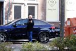 Amsterdam 17 oktober 2018
Gordon voor zijn nieuwe restaurant in Amsterdam zuid.