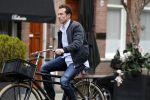 Amsterdam 18 oktober 2018
Jacob Derwig in amsterdam zuid op de fiets.