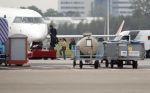 Schiphol Oost 4 oktober 2018
Vrienden van Johnny de Mol en zijn vrouw Anouk vertrekken vanaf schiphol oost met een prive vliegtuig naar Portugal. Aanwezig oa Willek Alberti  , broer Kaj Lerby met gezin Dinand en Lucy Woesthoff John Ewbank en Kelly Weekers Katja Schuurman en Freek v Noordwijk Tony Berk manager Carlijn de Vries met man Nikkie Plessen en Linda de Mol met Jeroen Rietbergen en kinderen Noah en Julian.