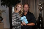 Amsterdam 30 oktober 2018
Boekpresentatie Kelly Weekers. Haar man John Ewbank reikte het eerste boek uit. Dochter Scottie en Day Ewbank waren ook aanwezig.