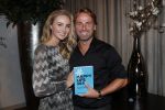 Amsterdam 30 oktober 2018
Boekpresentatie Kelly Weekers. Haar man John Ewbank reikte het eerste boek uit. Dochter Scottie en Day Ewbank waren ook aanwezig.