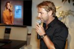 Amsterdam 30 oktober 2018
Boekpresentatie Kelly Weekers. Haar man John Ewbank reikte het eerste boek uit.